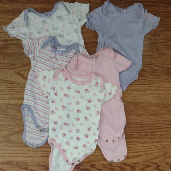 9 - 12 M | Five Onesie Bundle | Baby Connection - Picture 1 of 16